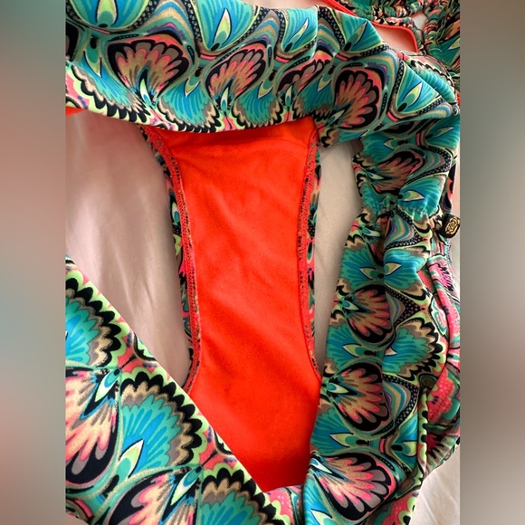 Beautiful swimming dress, never worn, absolutely gorgeous - Picture 6 of 7